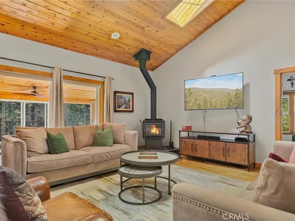 523 Dogwood Canyon Rd, Blue Jay, CA 92317