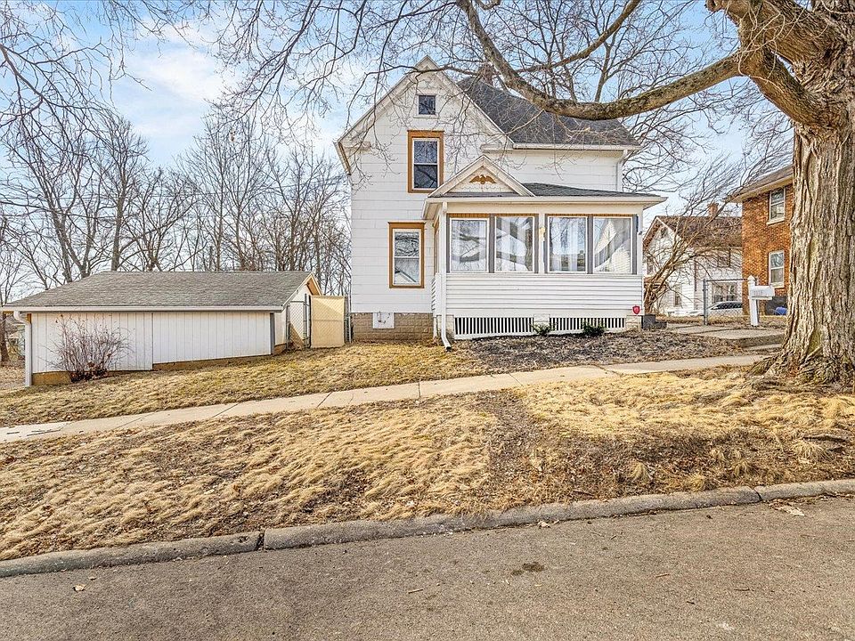 1st image of 2118 Elm St