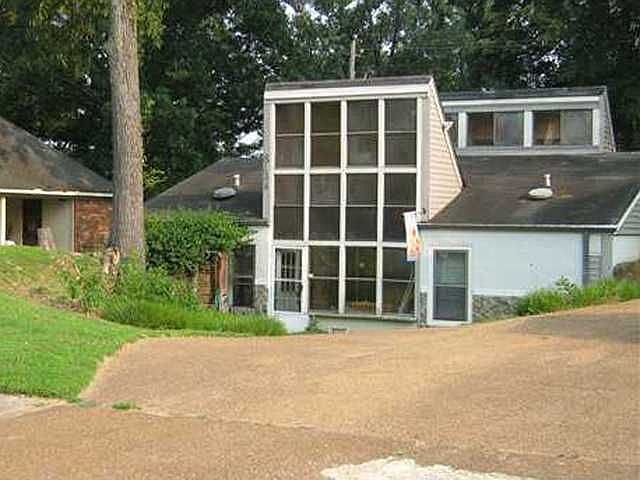 2nd image of 8139 S Regis Pl