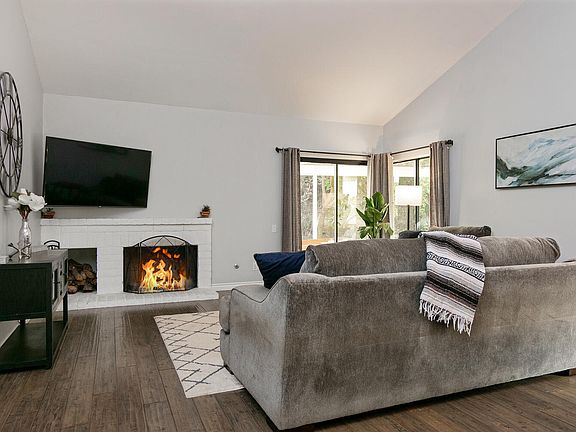 5th image of 7909 Pearl St