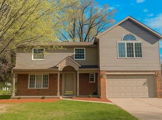 2309 Cumberland Dr, Troy, MI 48085