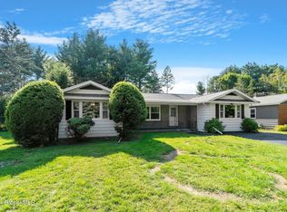 14 Sage Hill Ln, Troy, NY 12180