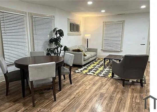 335 W 20th St — Photo 3