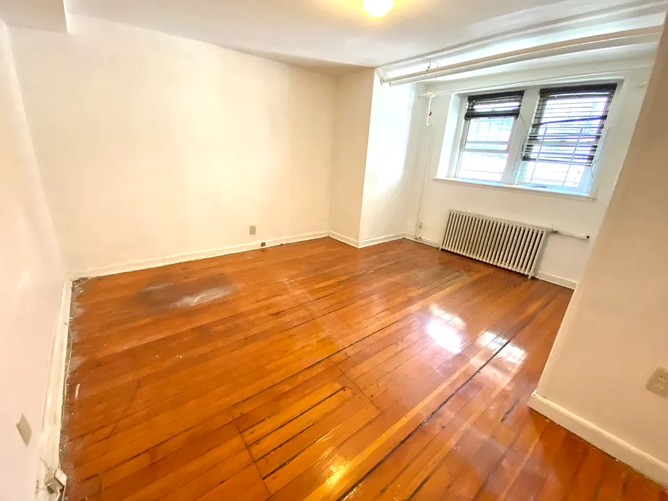 24A Braemore Rd