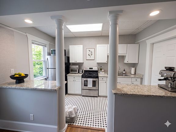 3rd image of 1308 Desoto Ave #5