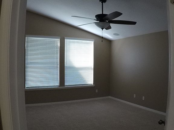 4th image of 858 W American Eagle Dr