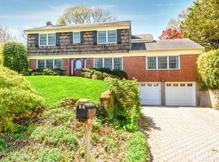 23 Harbor Park Dr, Centerport, NY 11721