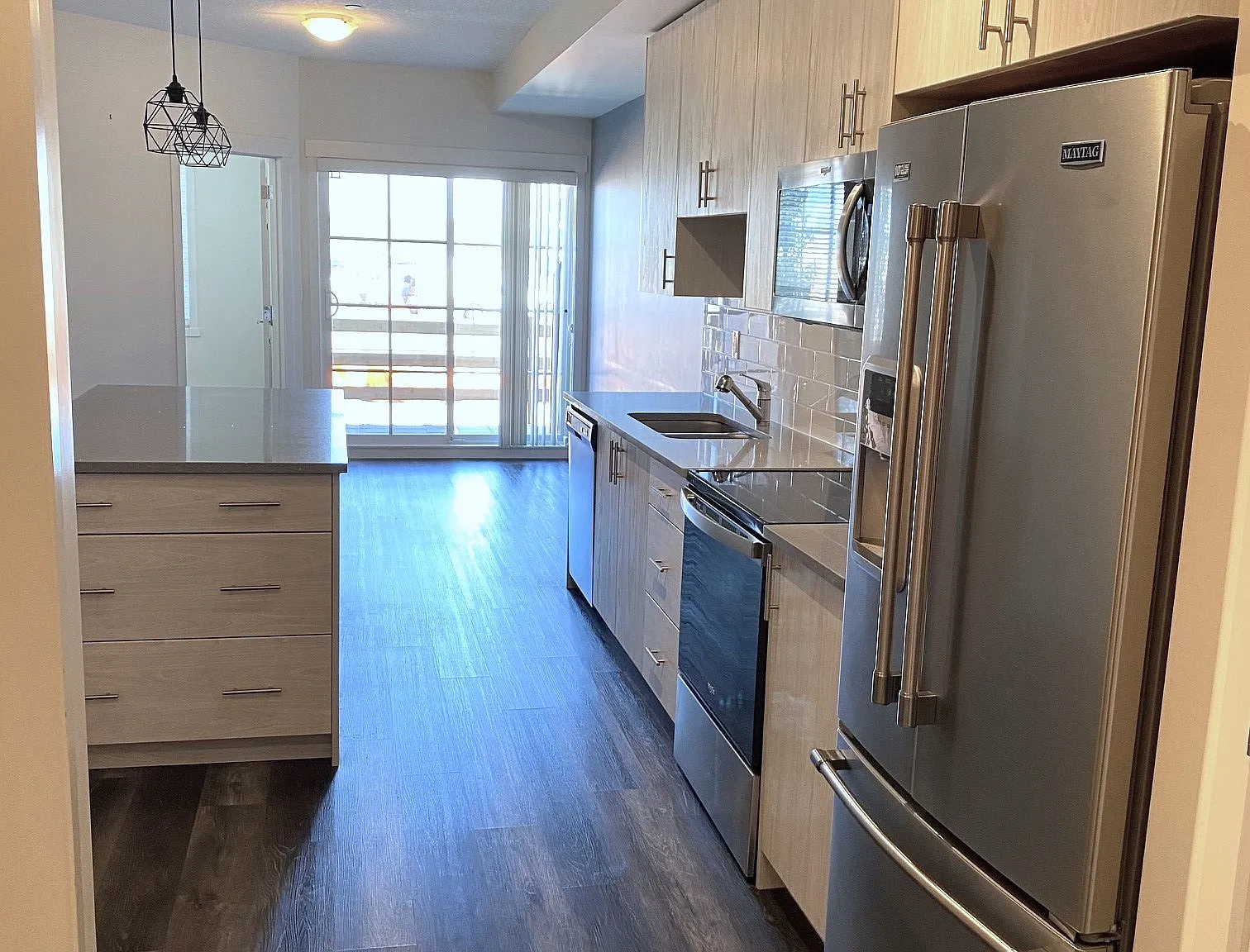 2 bed, 640 sqft, $1,549 — Photo 2