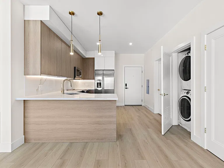 4525 Bergenwood Ave #203 — Photo 4