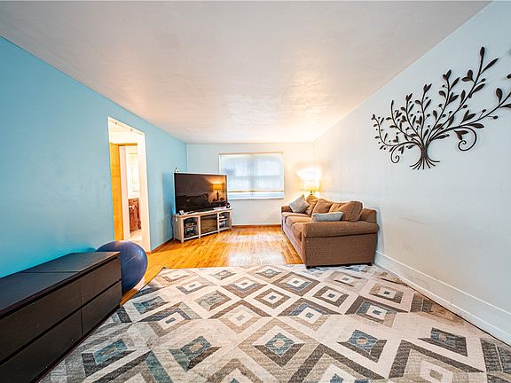 3rd image of 810 Sweetleaf Dr