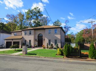 10 Prague Ct, Staten Island, NY 10309