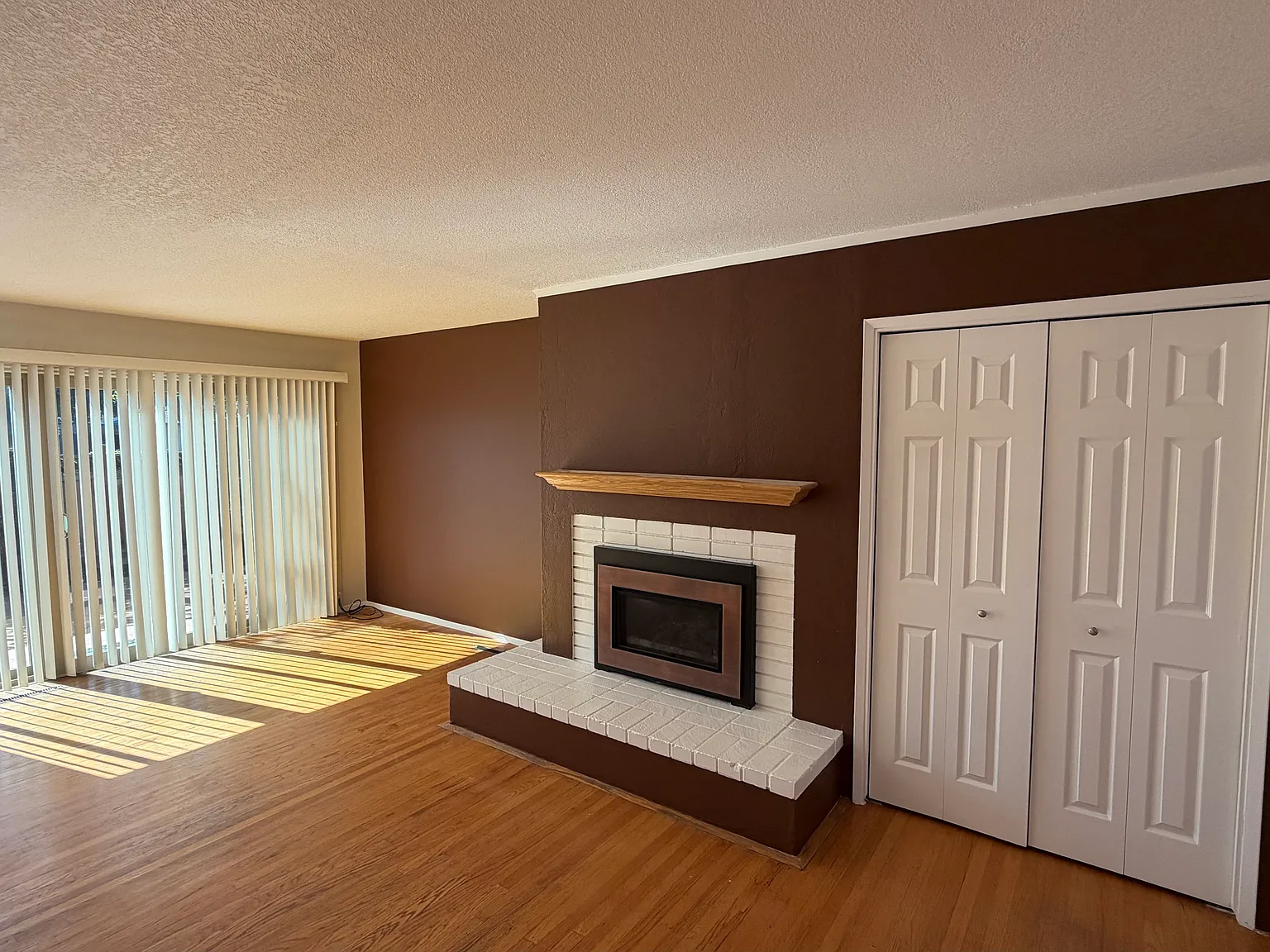 3 bed, 2.5 bath, 1484 sqft, $4,100 — Photo 3