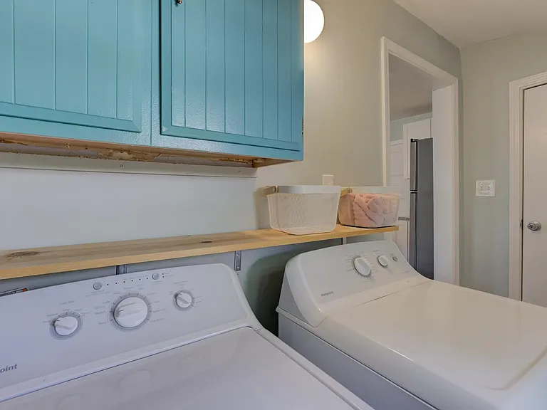 1075 Meda St — Photo 21