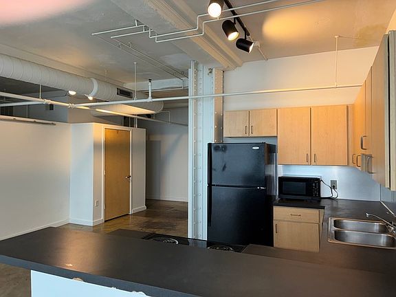 3rd image of 208 N 9th St APT 916
