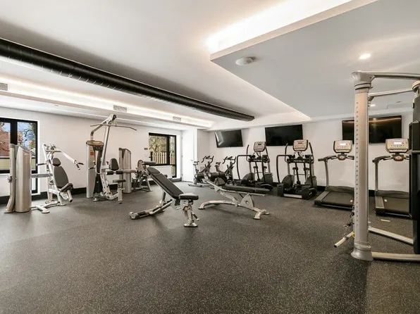 325 Lafayette Avenue image 9 of 10