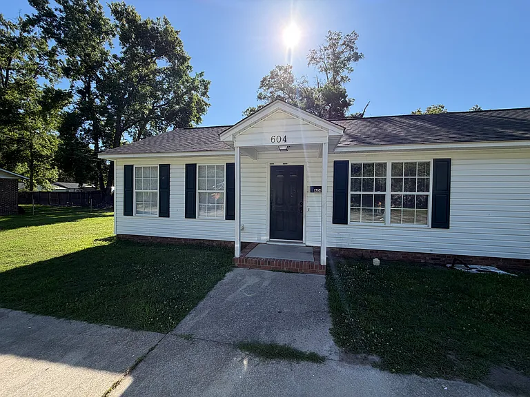 604 Winston Cir — Photo 1