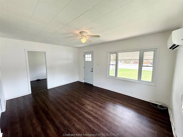 20 McNaughton Ave — Photo 7