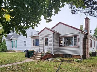 403 Bush St, Lakefield, MN 56150