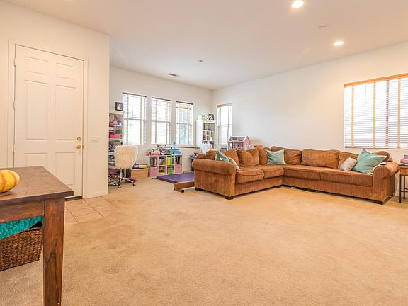 3rd image of 9565 Chamberlain St