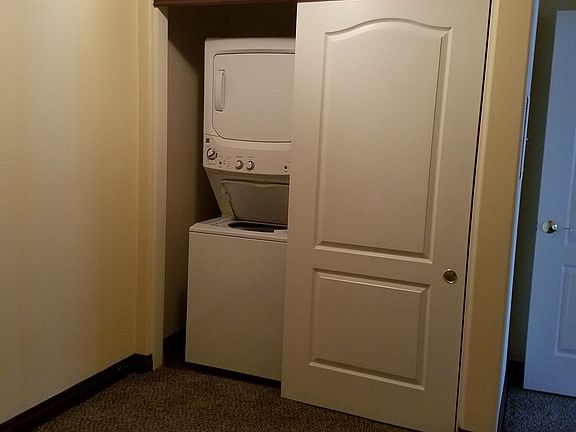 Ben w/ sackable washer& dryer