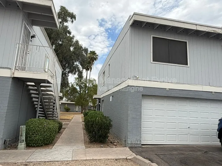 2689 W Ocotillo Rd — Photo 4