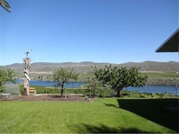 Beautiful yard & Columbia