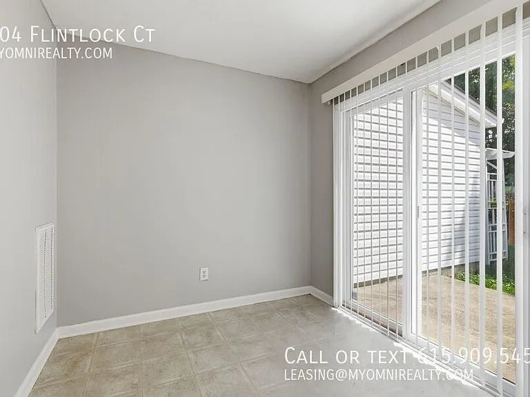 704 Courtney Ct — Photo 19