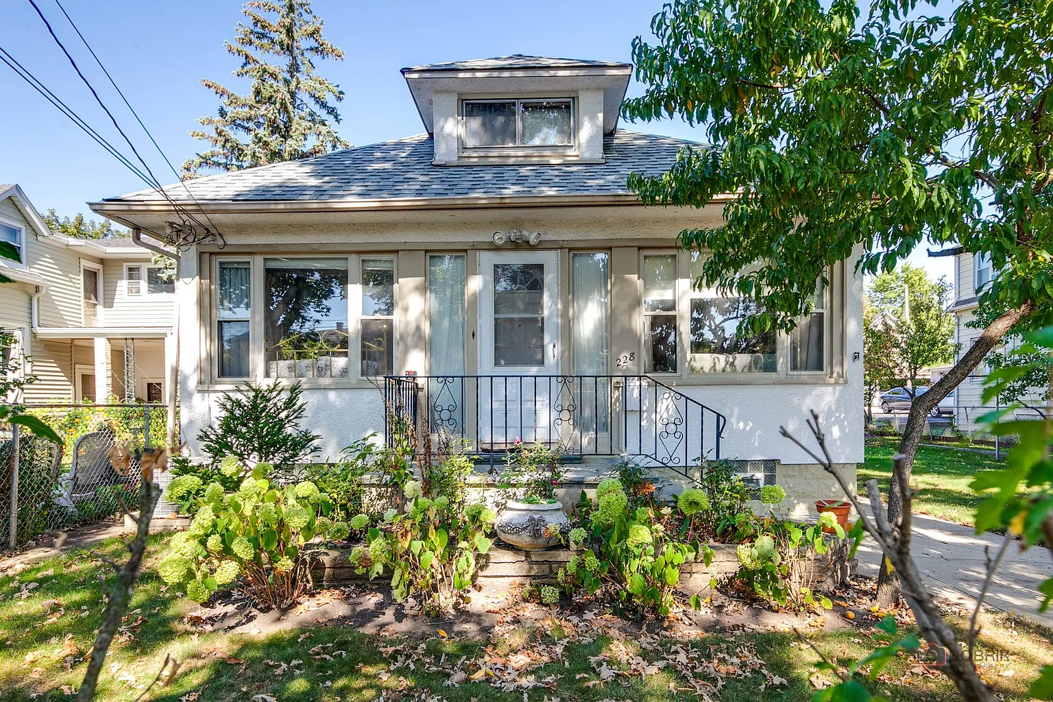 228 Llewellyn Ave photo 1