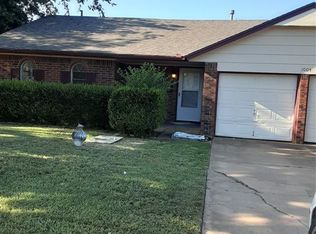 1004 NW 7th St, Moore, OK 73160