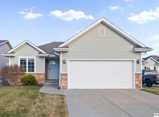 10015 S 170th Cir, Omaha, NE 68136