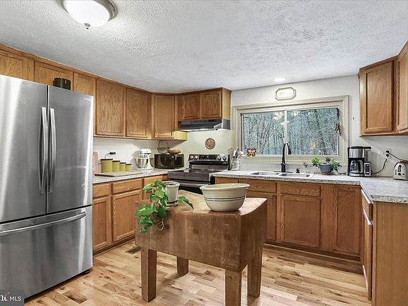 2nd image of 3699 Waites Run Rd