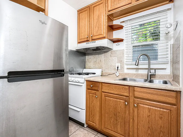 2744 Treat St — Photo 10