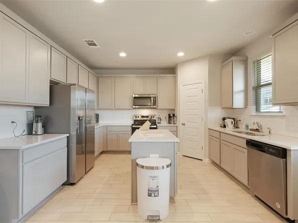 108 Drifter Ln, Jarrell, TX 76537