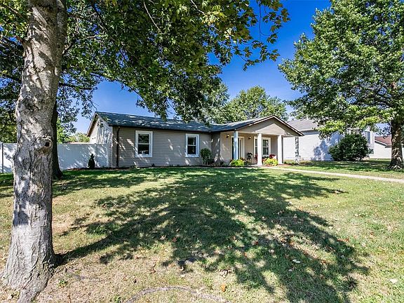 3rd image of 16 Mimosa Dr
