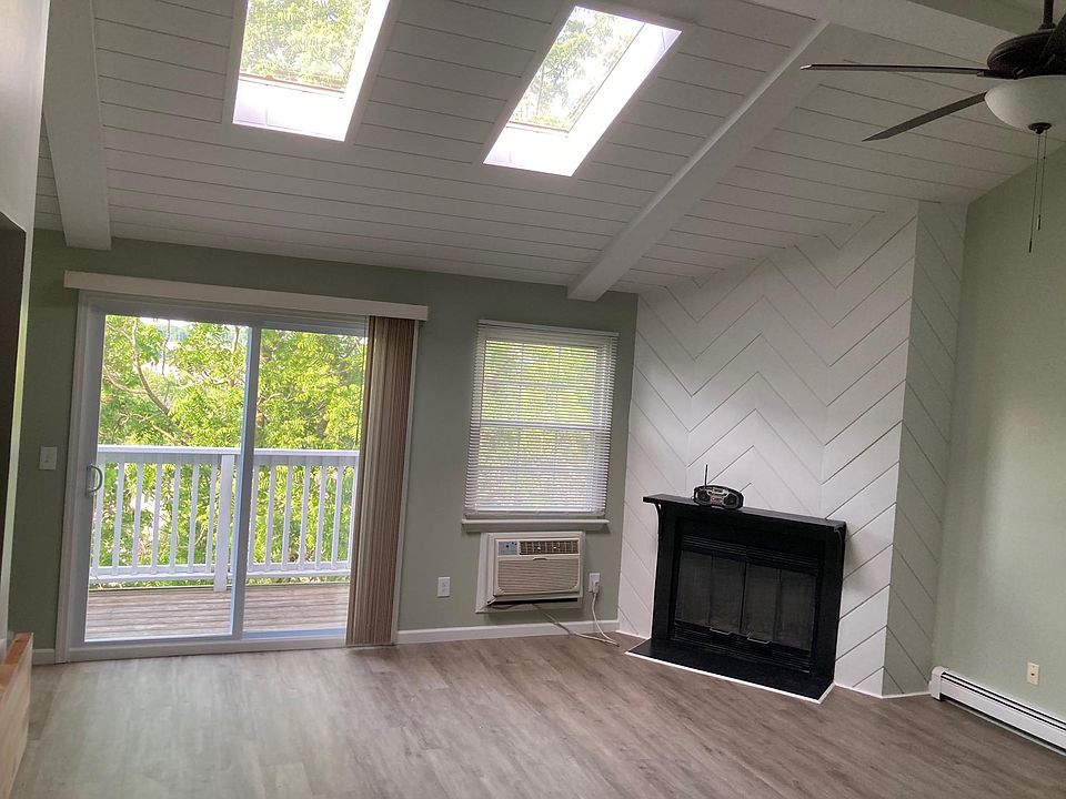 1st image of 7 Lexington Hl