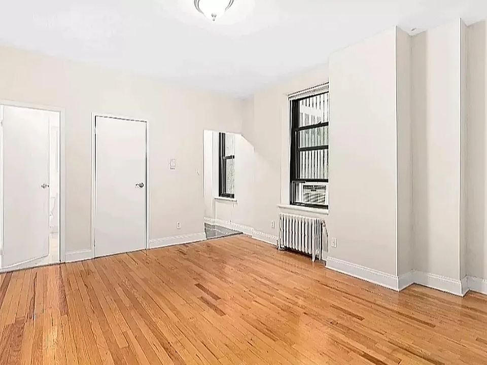 1st image of 150 W 47th St #2EE