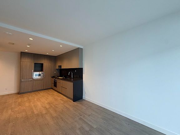4th image of 6080 McKay Ave #3006