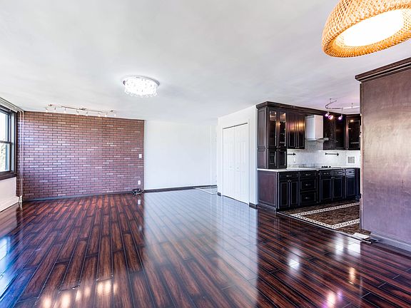 4th image of 10-34 166th St APT 8A