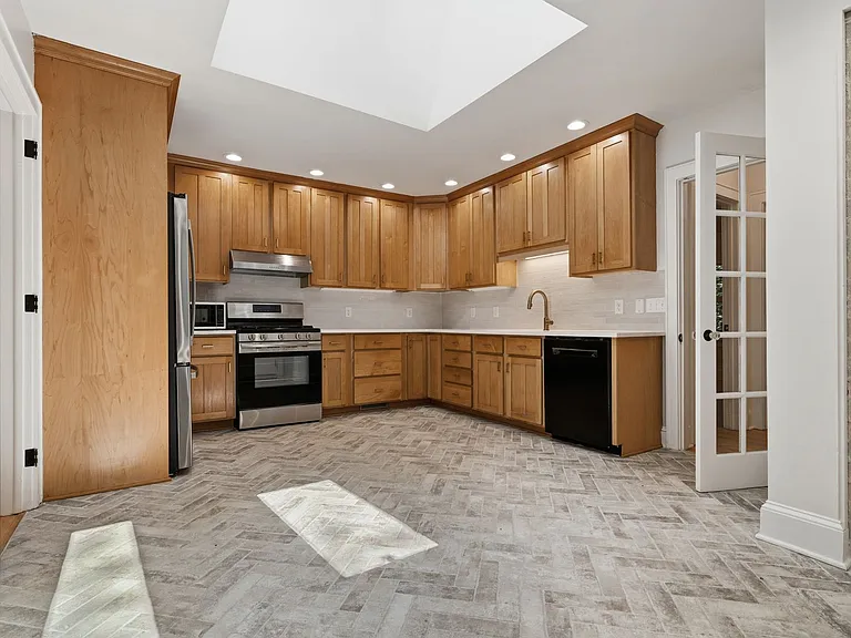126 Weaver Rd — Photo 3