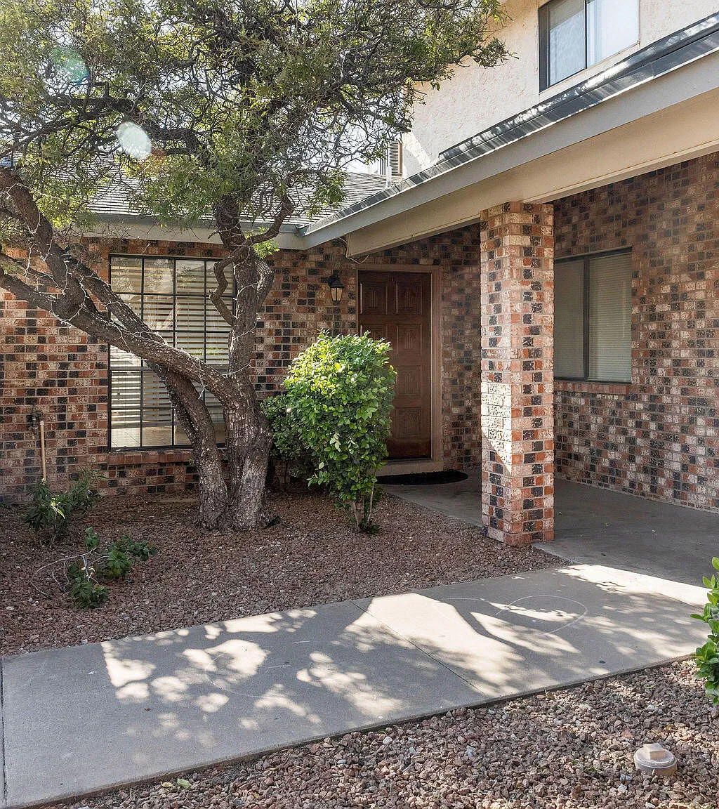 2 bed, 1.0 bath, 833 sqft, $1,275 — Photo 3