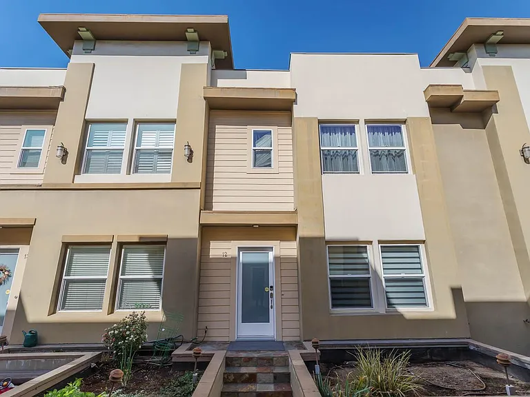 441 N Los Robles Ave — Photo 22