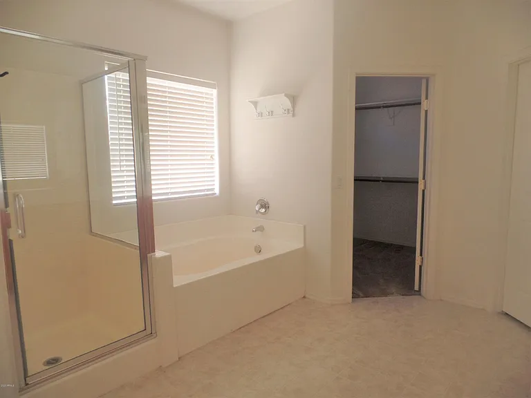 1281 E Hampton Ln — Photo 11