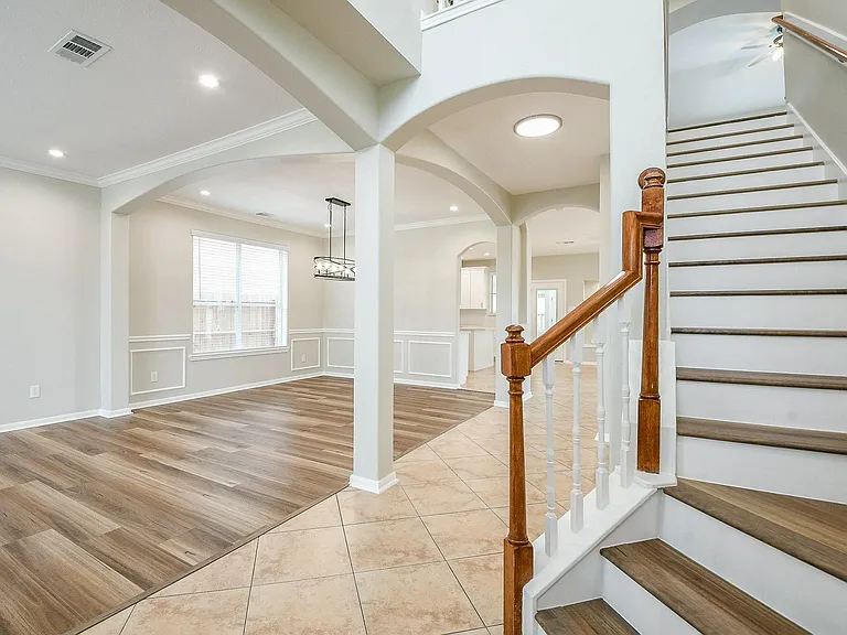 815 Robins Way — Photo 4