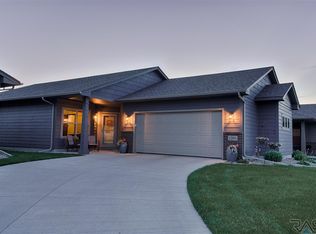 1301 S Wheatland Ave, Sioux Falls, SD 57106
