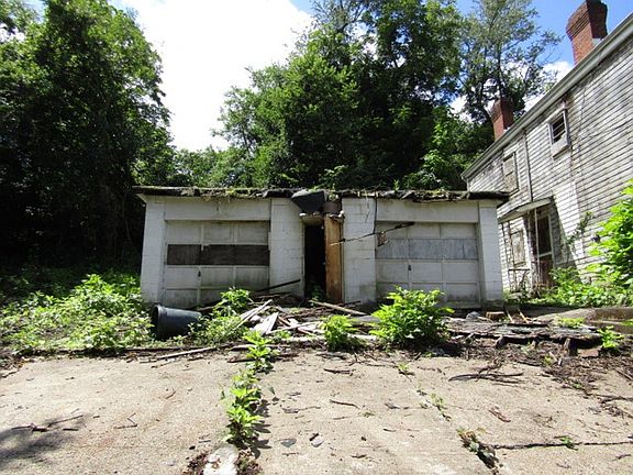 3rd image of 63 Petunia St