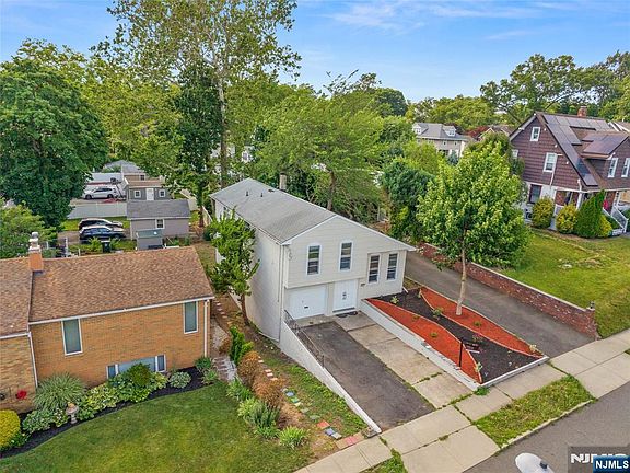 2nd image of 11 Hampton Pl
