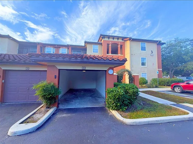 5560 Metrowest Blvd — Photo 1