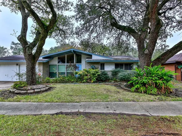 10215 Old Orchard Rd, La Porte, TX 77571