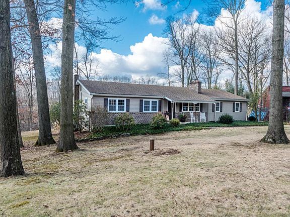 3rd image of 126 N Tanglewood Dr