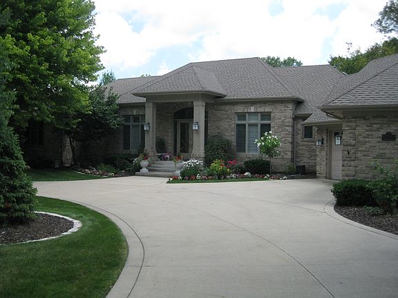 2nd image of 3901 Royal Fox Dr
